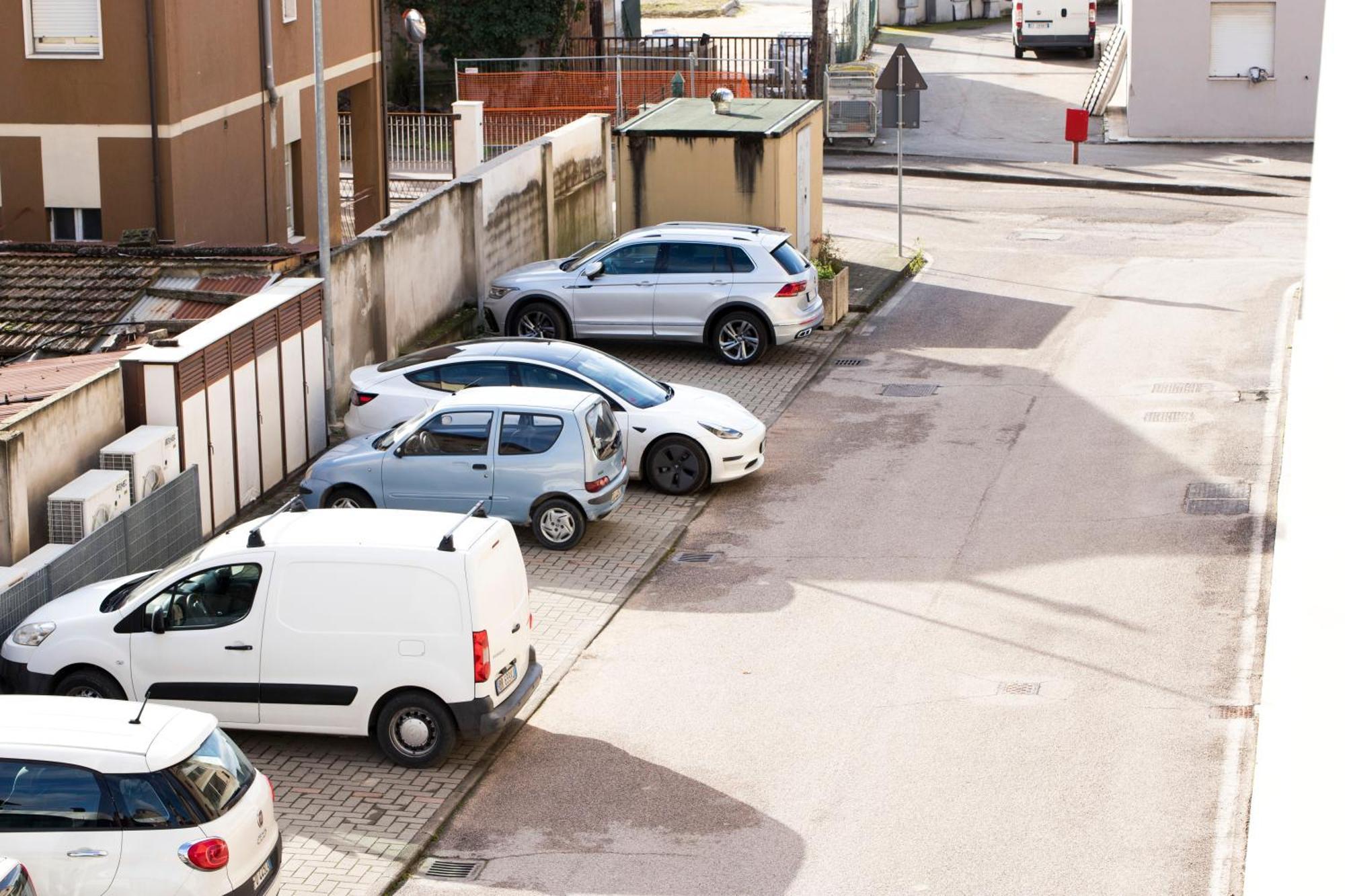 Appartamento Sergio Luxury Centro Parking Free Santa Maria Degli Angeli  Exterior foto